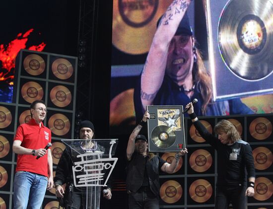 "Chart's Dozen" rock festival
