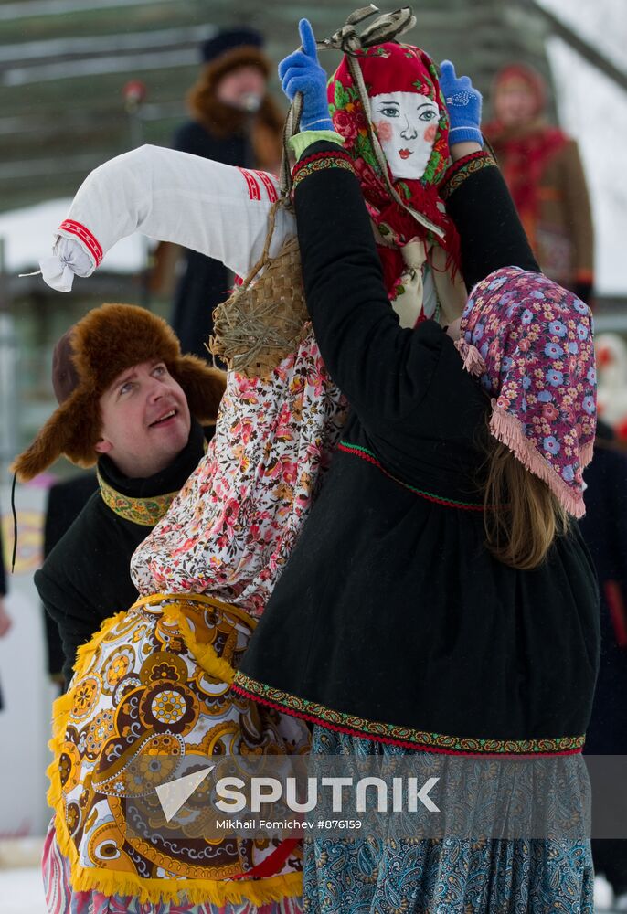 Maslenitsa celebration in Suzdal