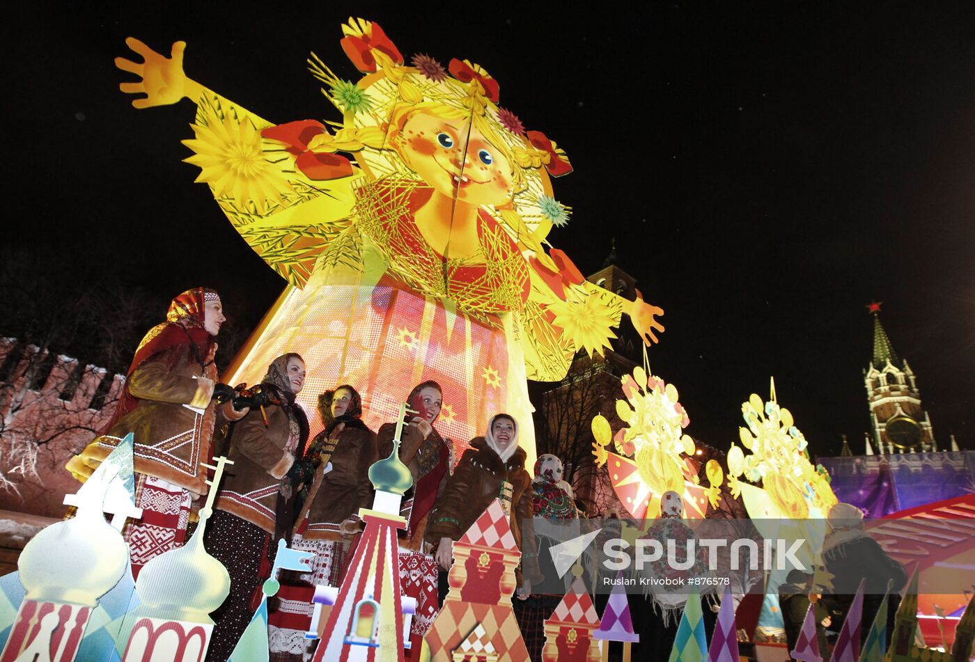 Maslenitsa holiday takes place near St. Basil's in Moscow
