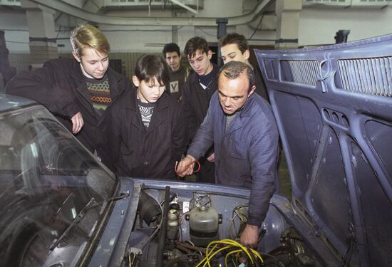 Car maintenance classes
