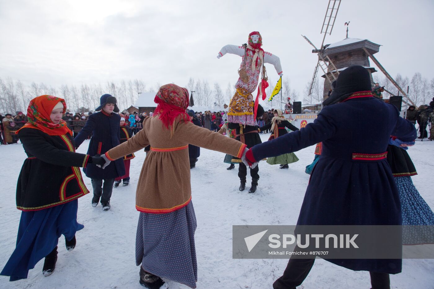 Maslenitsa celebration in Suzdal