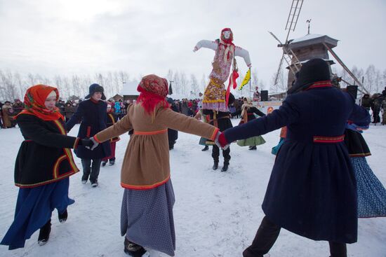 Maslenitsa celebration in Suzdal