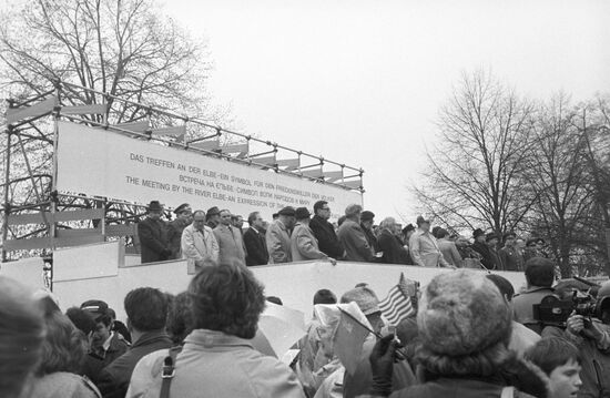 Rally to mark 40th anniversary of Elbe River meeting