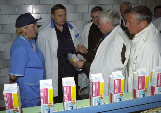 Kasyanov during visit to Plemzavod Irmen company