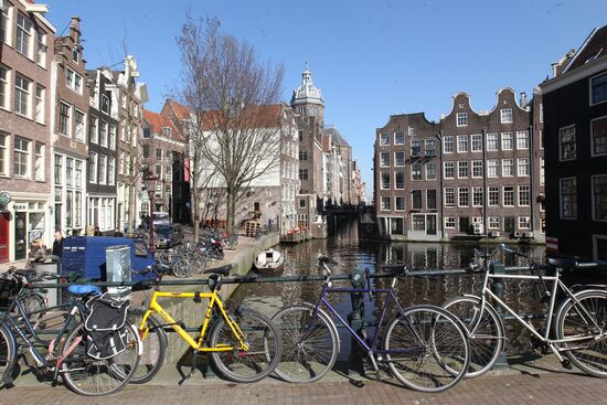 Cities of the world. Amsterdam