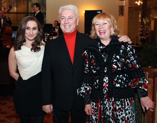 Vladimir Vinokur, his wife Tamra and daughter Anastasia