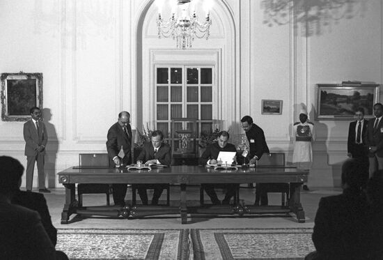 Nikolai Ryzhkov and Rajiv Gandhi