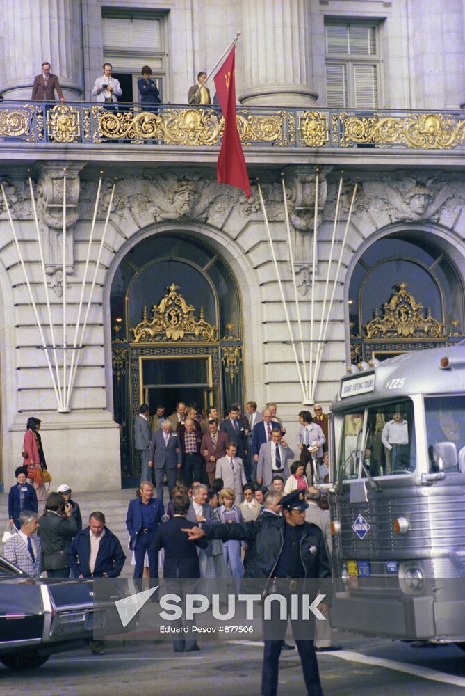 Soviet flag hung up over entrance to San Francisco City Hall