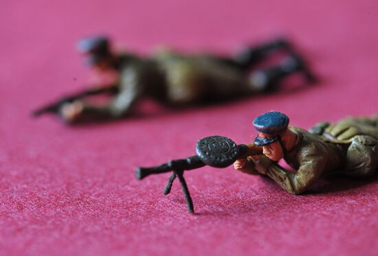 Collection of playdough soldiers made by Sergei Kiselyov