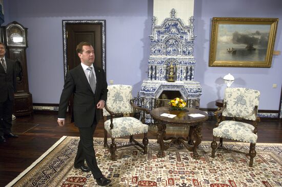 Dmitry Medvedev meets with Joe Biden at Gorki residence