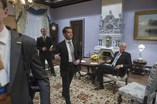 Dmitry Medvedev meets with Joe Biden at Gorki residence