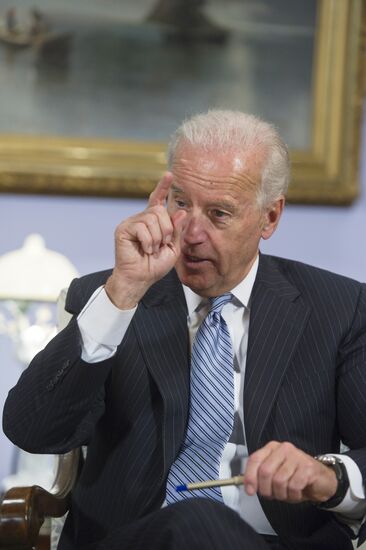 Dmitry Medvedev meets with Joe Biden at Gorki residence