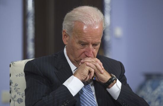 Dmitry Medvedev meets with Joe Biden at Gorki residence