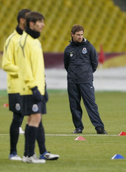 FC Porto holds open training session
