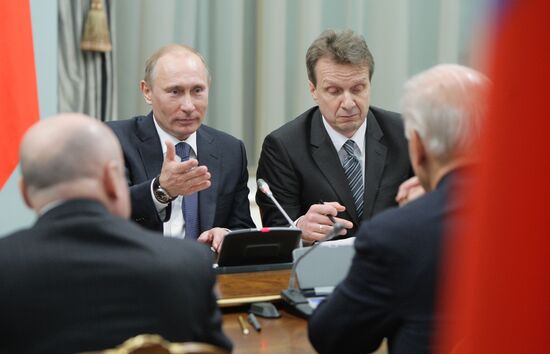 Vladimir Putin meets Josef Biden in Moscow