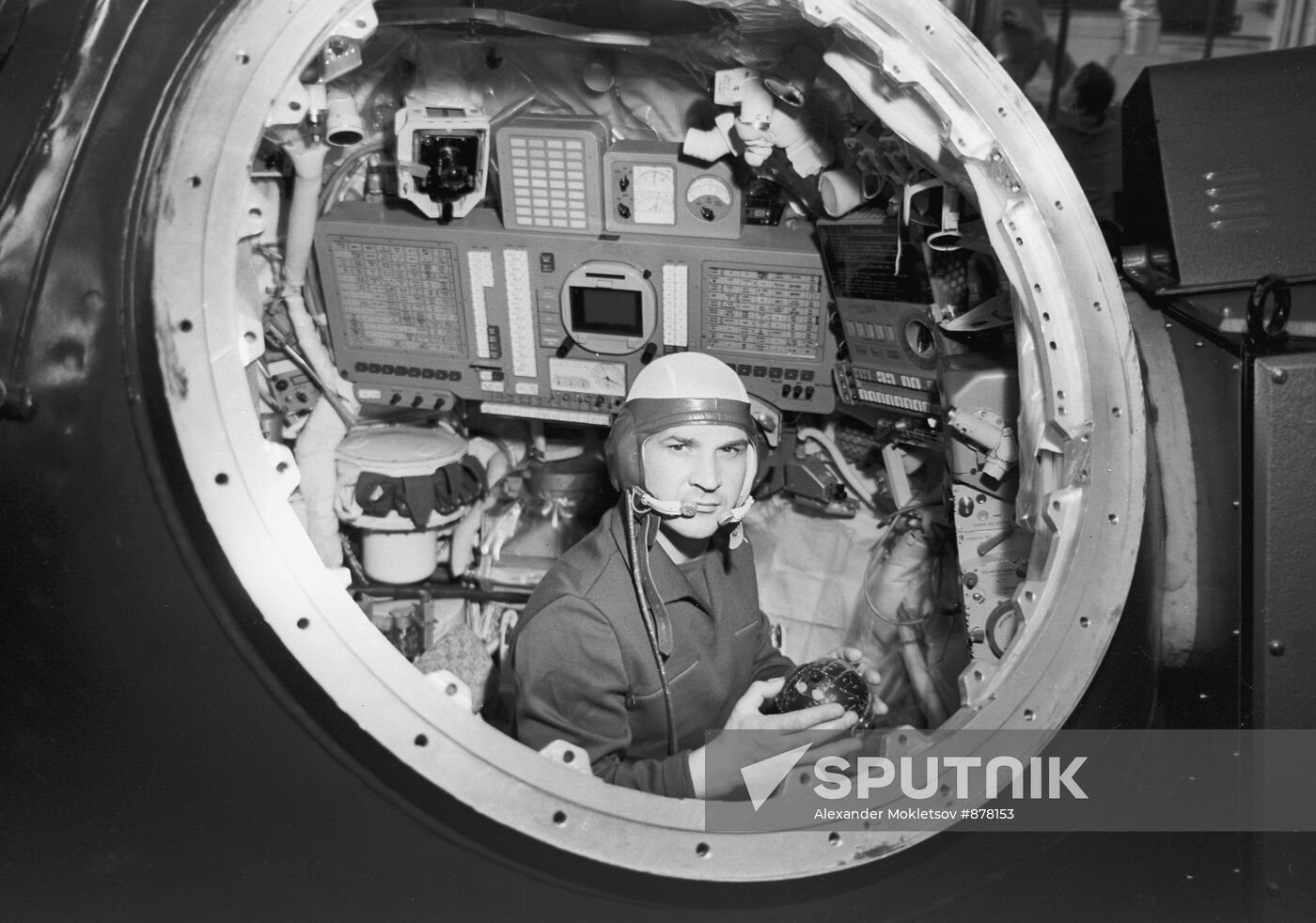 Valery Kubasov in Soyuz-19 spacecraft dummy