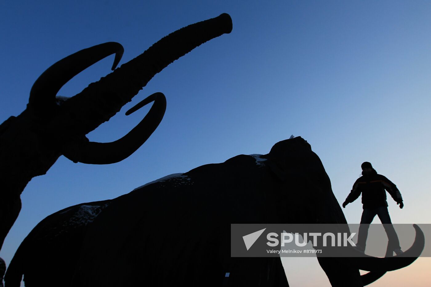 Sculptural composition "Mammoths"
