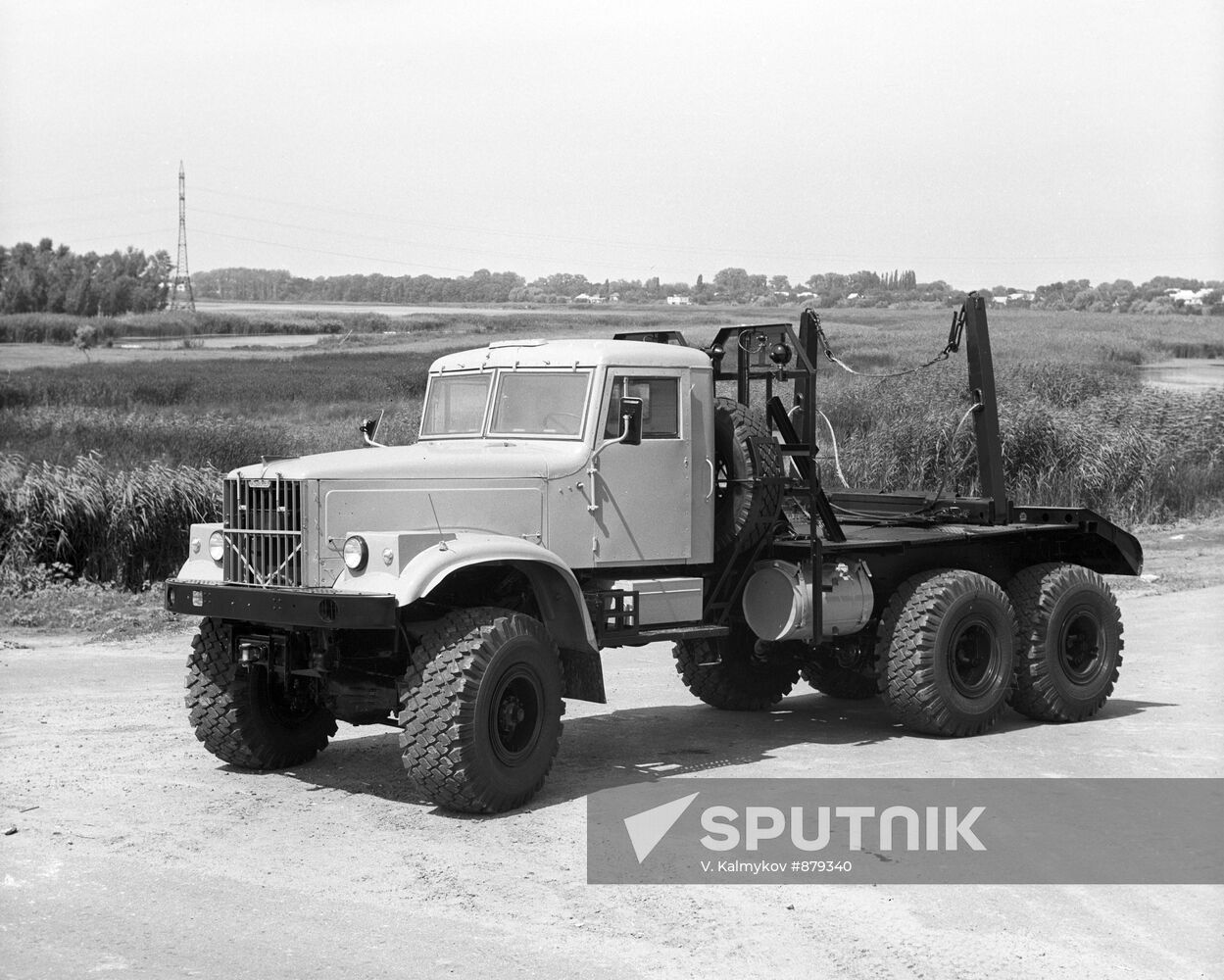 KrAZ-255 L 1 timber truck