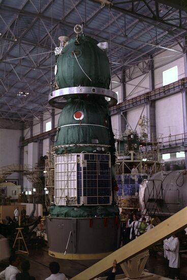 Space ship at Operations and Checkout Facility