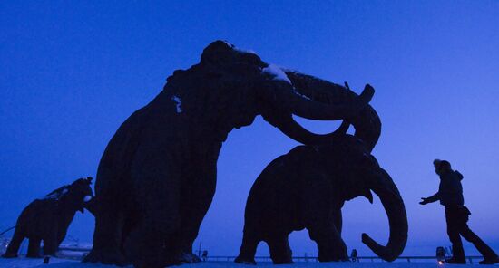 Sculptural composition "Mammoths"