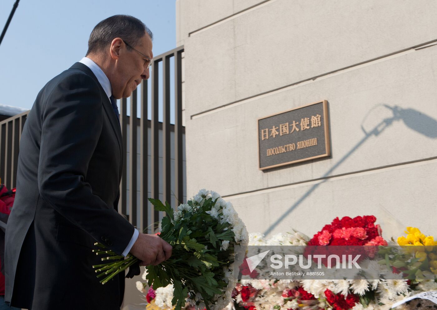 Sergei Lavrov laid flowers at the Japanese Embassy in Moscow