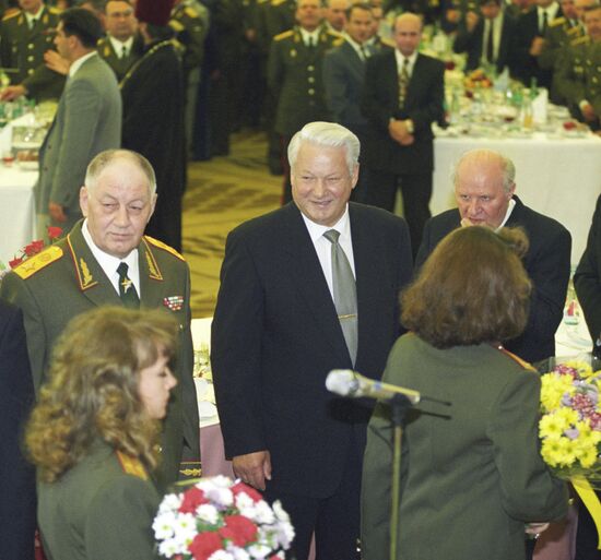 Reception in honor of military academy graduates