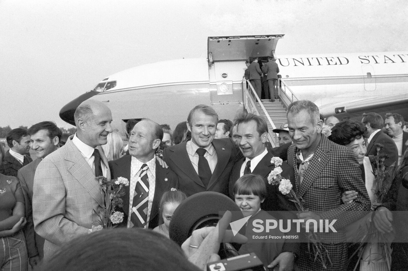 Crew of Soyuz-Apollo space program welcomed at Sheremetevo airport