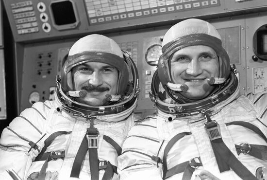 Cosmonauts Boris Volynov and Vitaly Zholobov after training