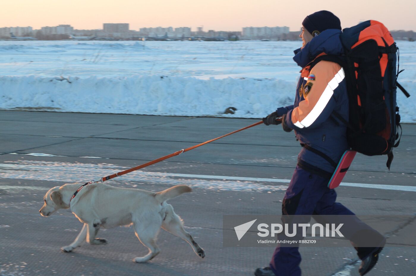 Russian EMERCOM airplane delivers humanitarian aid to Japan