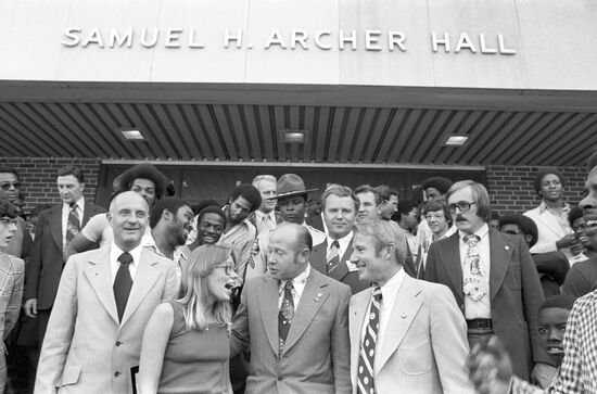 Cosmonaut Alexei Leonov with a student of the University of Atlanta