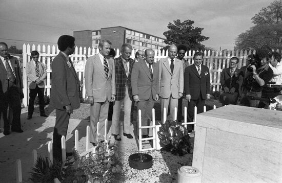 Soviet cosmonauts Alexei Leonov and Valery Kubasov visit tomb of racism fighter Martin Luther King