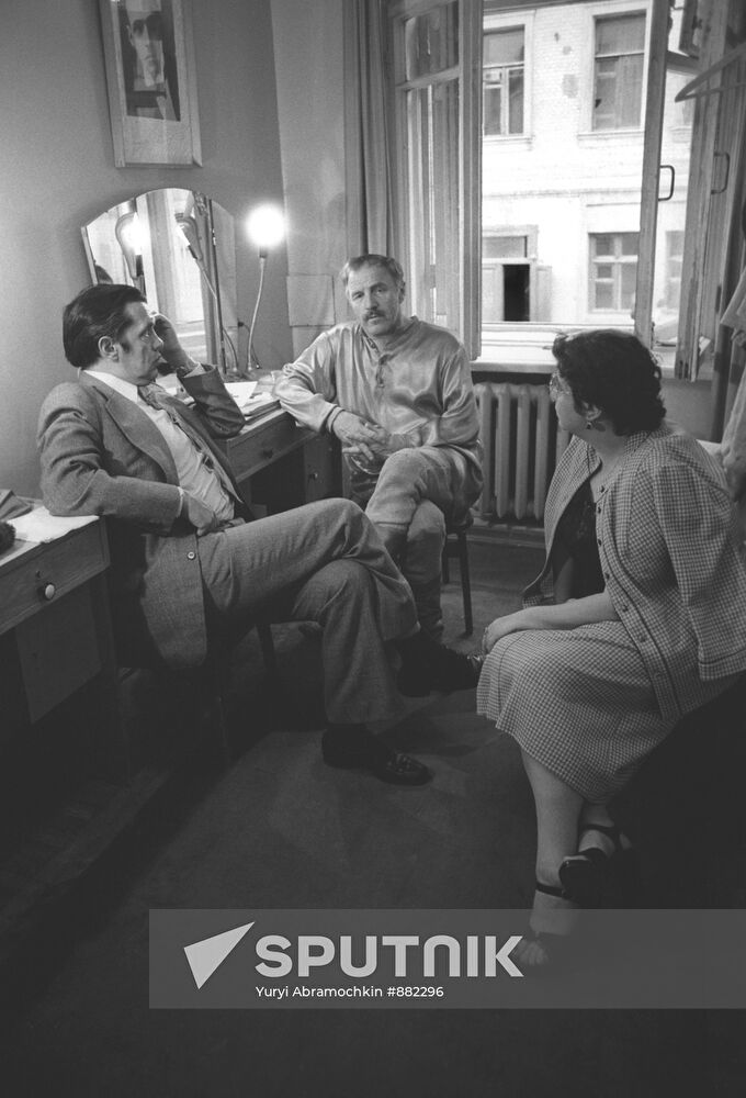 Robert Rozhdestvensky and Mikhail Ulyanov