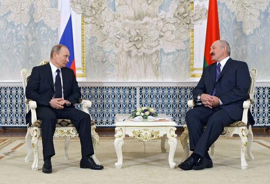 Vladimir Putin meets with Alexander Lukashenko in Minsk