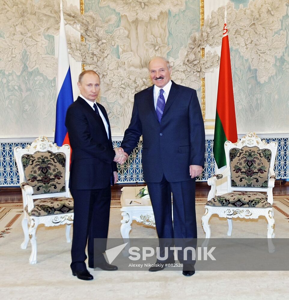 Vladimir Putin meets with Alexander Lukashenko in Minsk