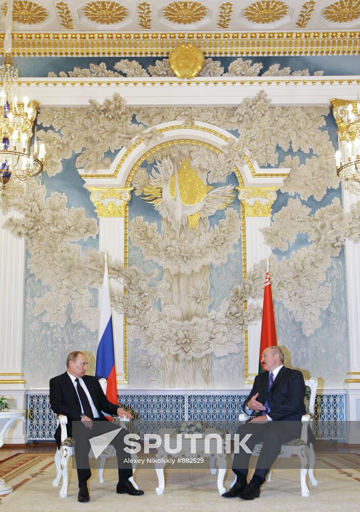 Vladimir Putin meets with Alexander Lukashenko in Minsk