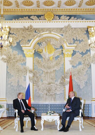 Vladimir Putin meets with Alexander Lukashenko in Minsk