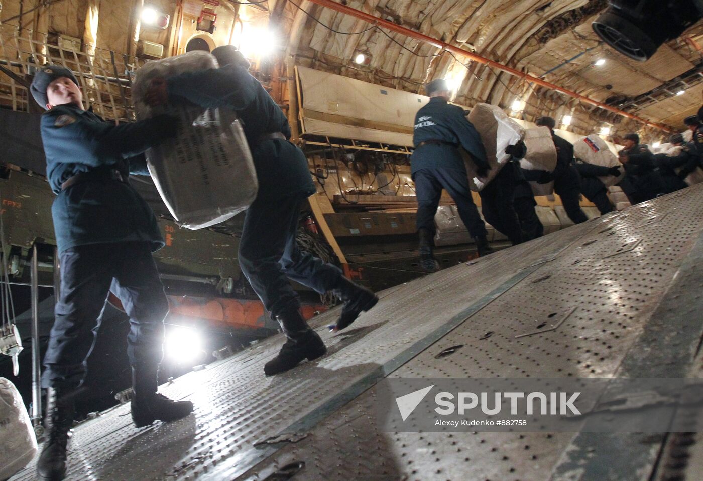 Russia sends first planeload of aid to Japan