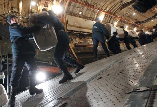 Russia sends first planeload of aid to Japan