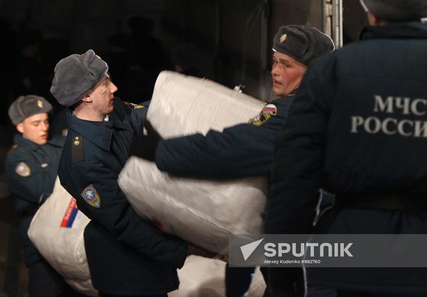 Russia sends first planeload of aid to Japan