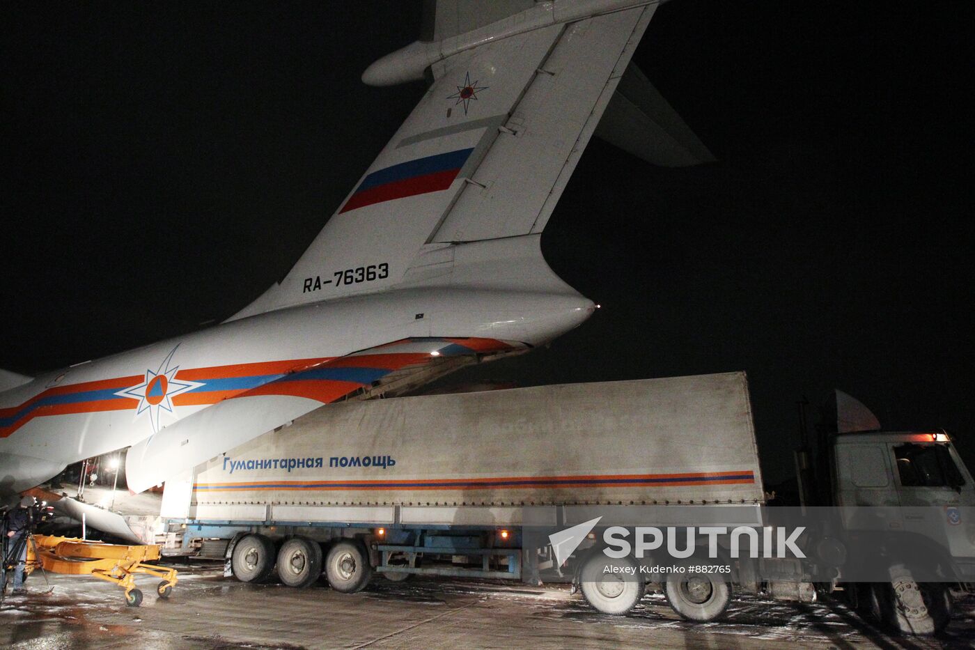 Russia sends first planeload of aid to Japan