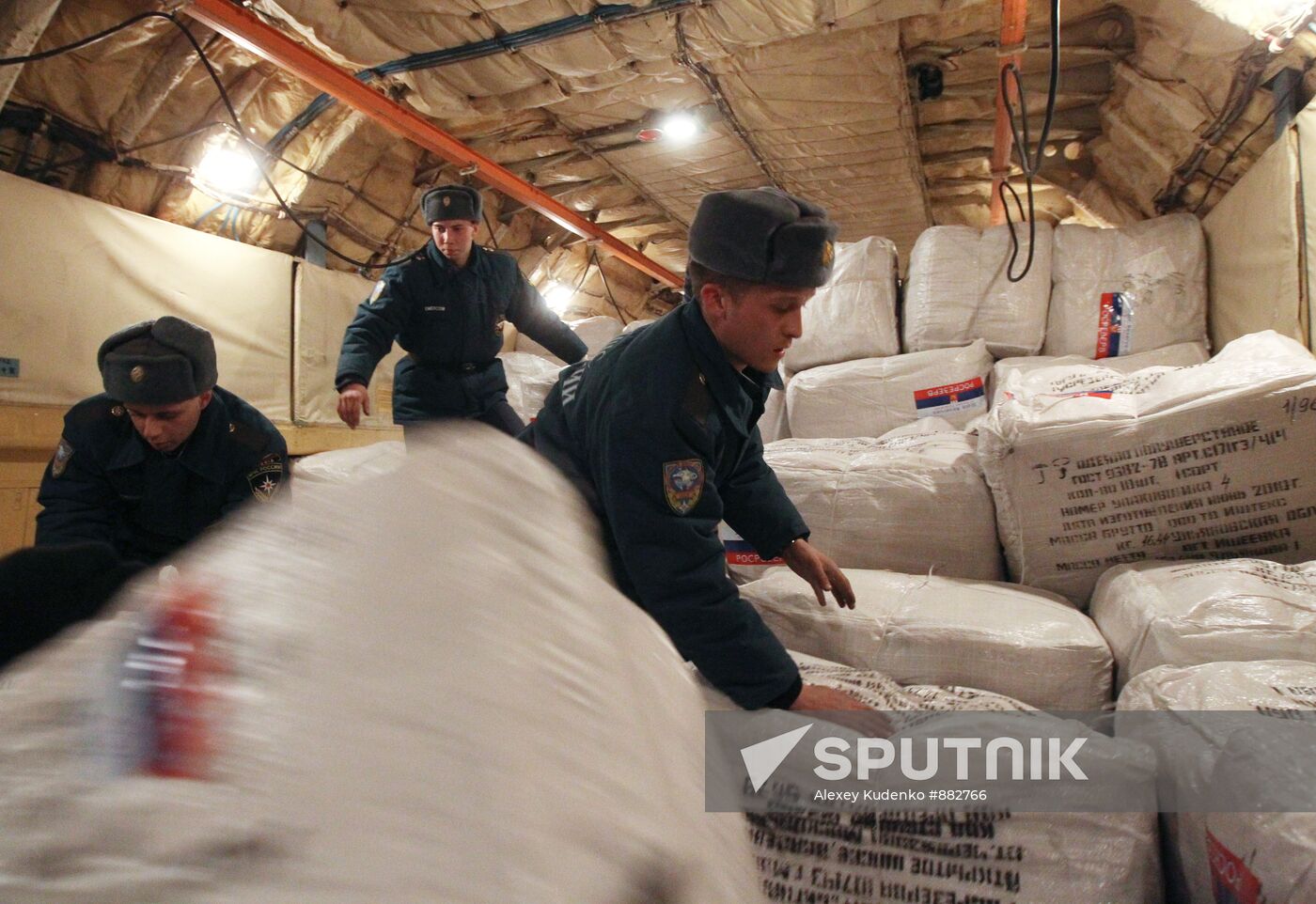 Russia sends first planeload of aid to Japan