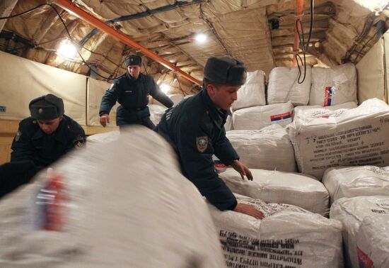 Russia sends first planeload of aid to Japan