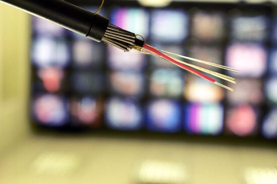 Fiber-optic communications line