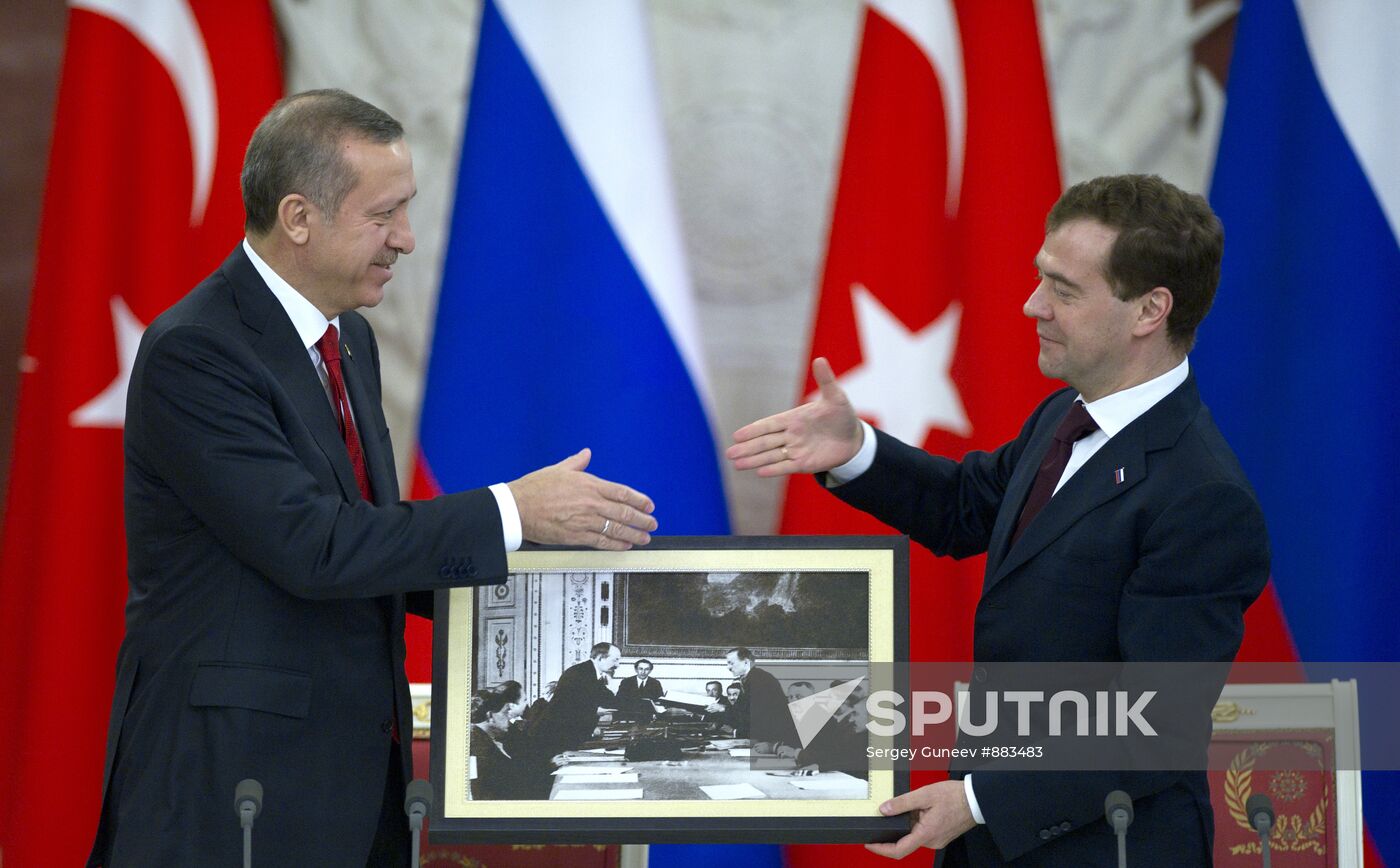 Recep Tayyip Erdogan visits Moscow