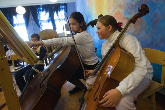 Classes at schools working with new primary school standards