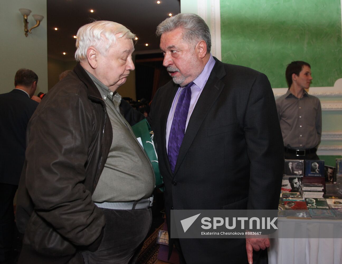 Oleg Tabakov, Yuly Gusman