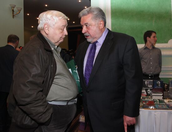 Oleg Tabakov, Yuly Gusman