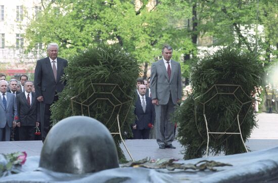 Boris Yeltsin, Oleg Soskovets
