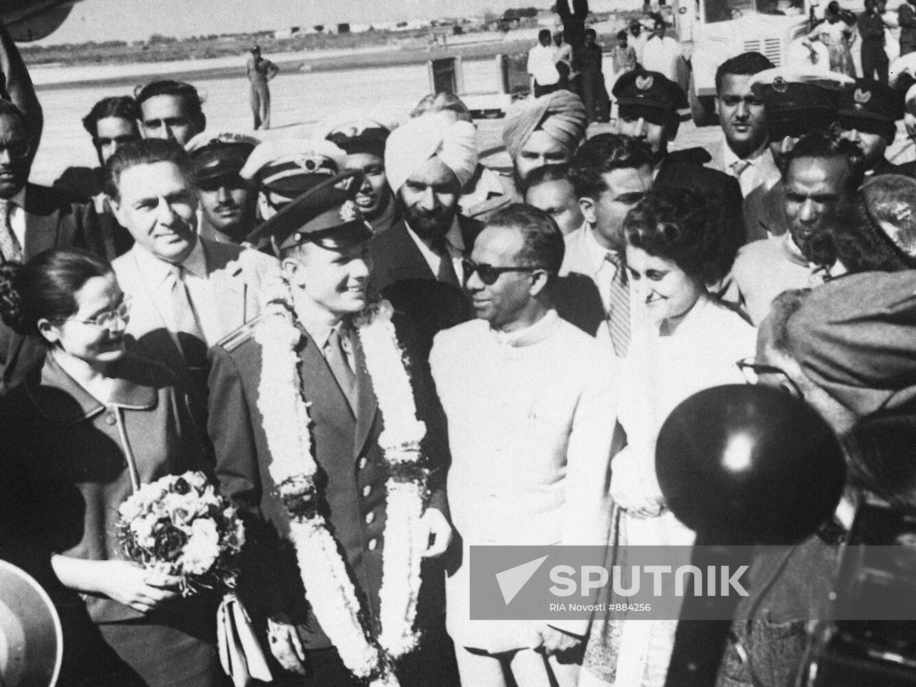 Yuri Gagarin with wife, Humayun Kabir and Indira Gandhi