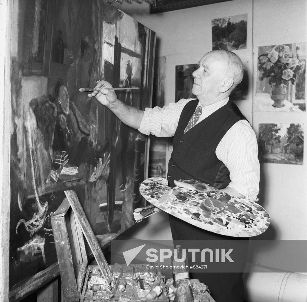 Painter Boris Ioganson in his workshop